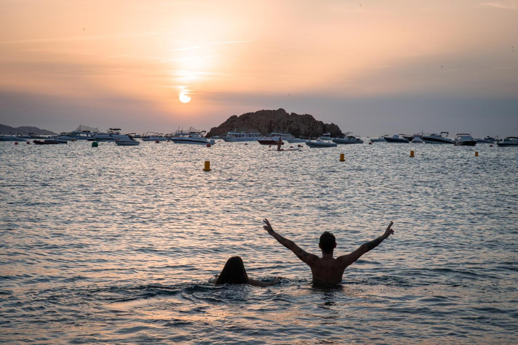 Mana Mana Youth Hostel Tossa de Mar Exteriör bild