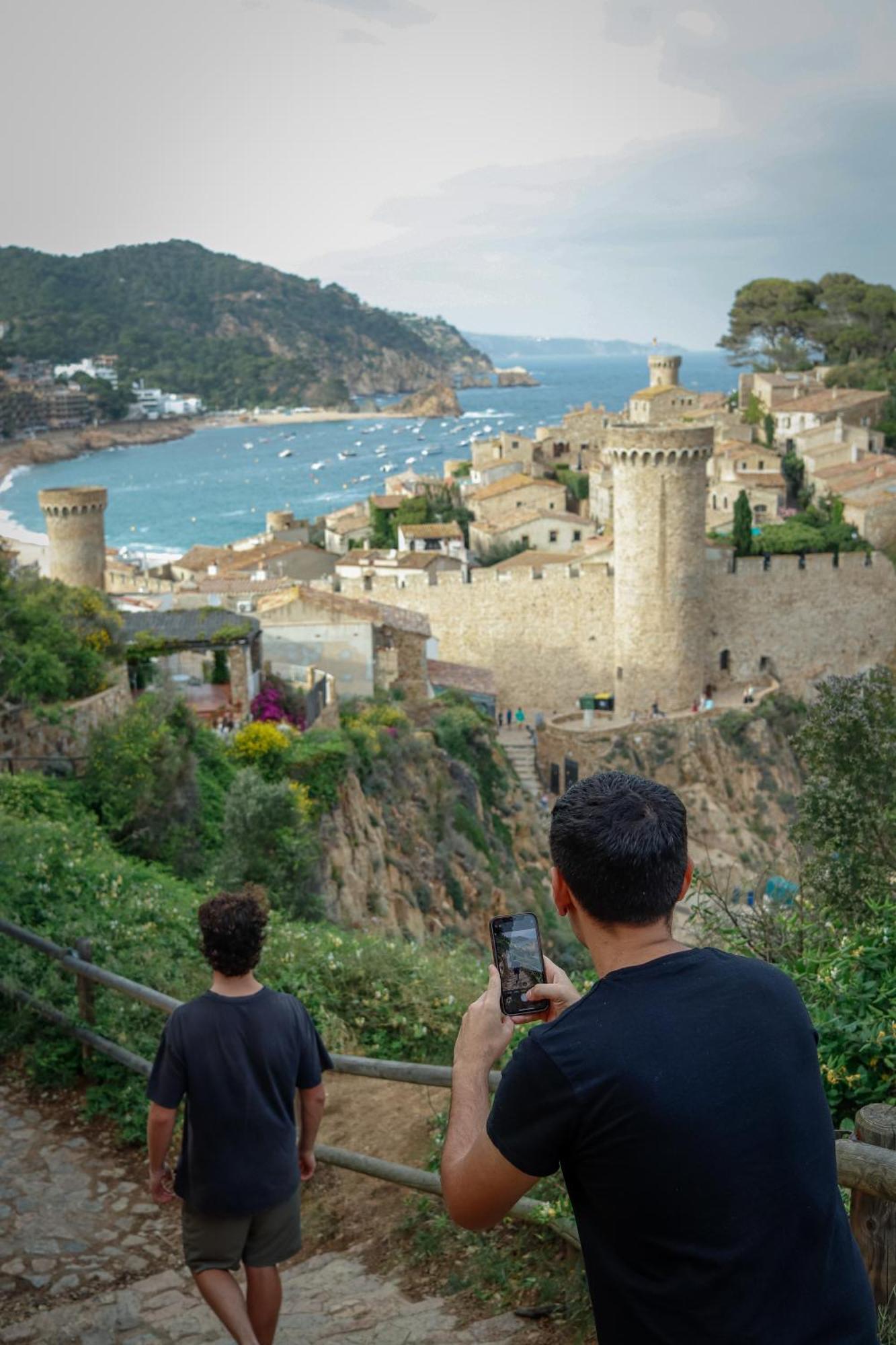 Mana Mana Youth Hostel Tossa de Mar Exteriör bild